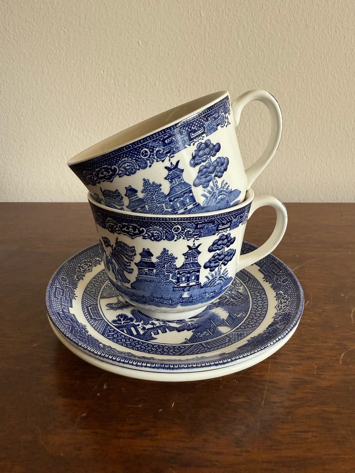 Blue and White Willow Pattern Teacups and Saucers Set of 6