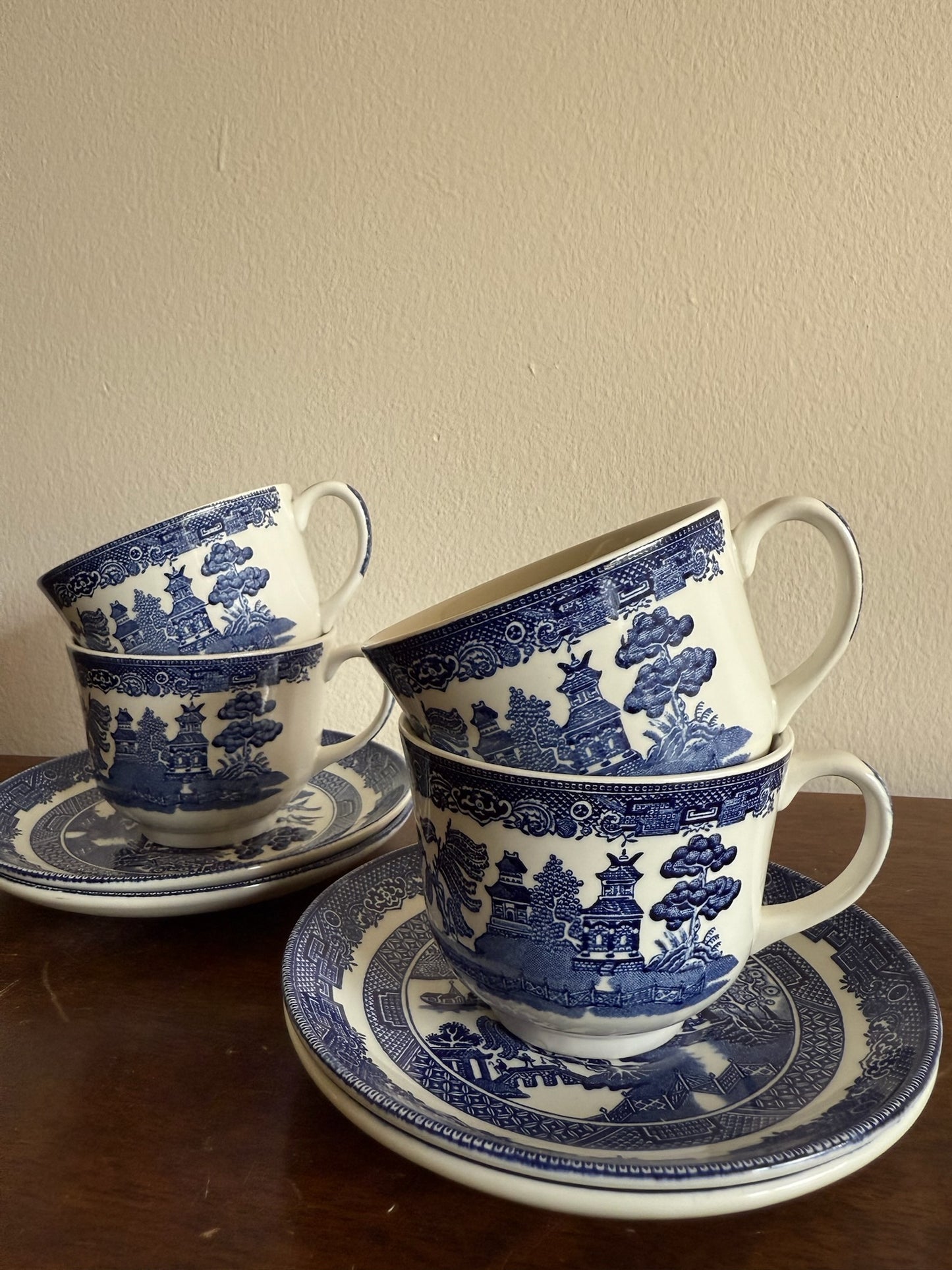 Blue and White Willow Pattern Teacups and Saucers Set of 6