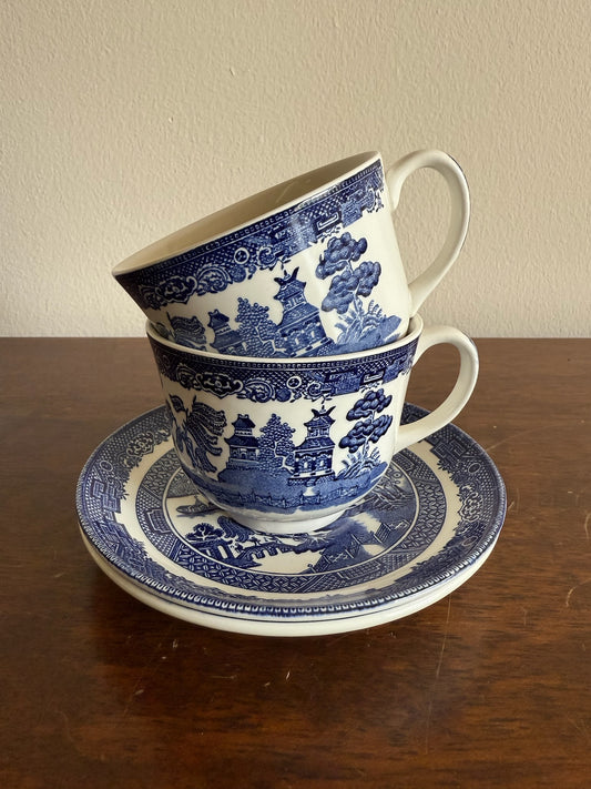 Blue and White Willow Pattern Teacups and Saucers Set of 6
